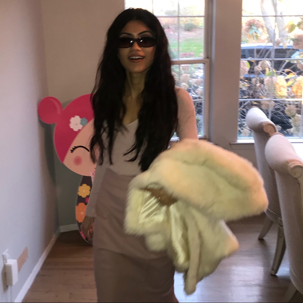 Meet your Posher, Hira